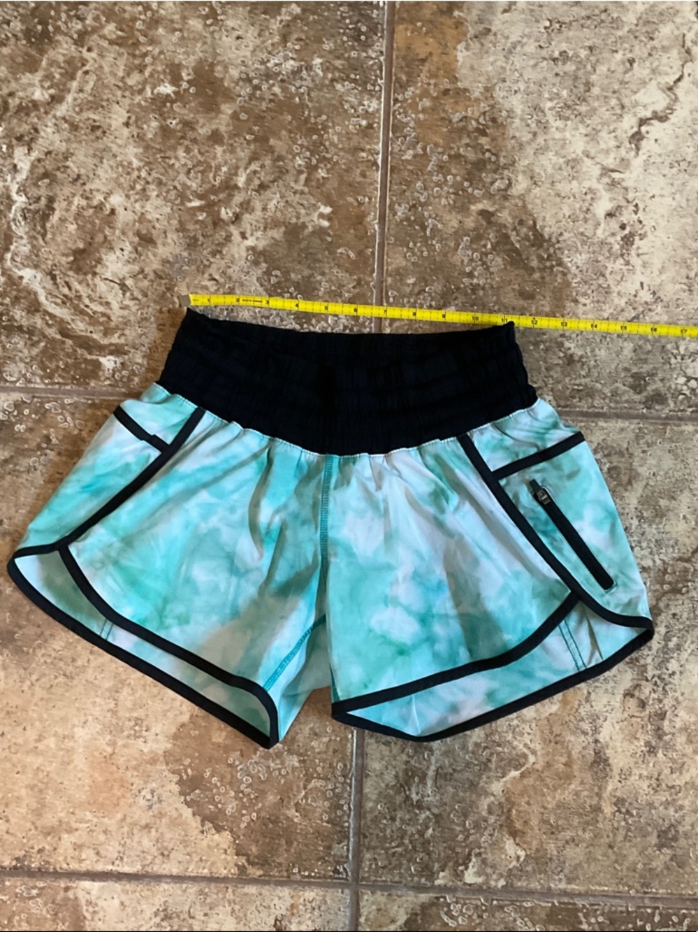lululemon athletica Aqua Tie-Dye Athletic Shorts with Black Trim size 6